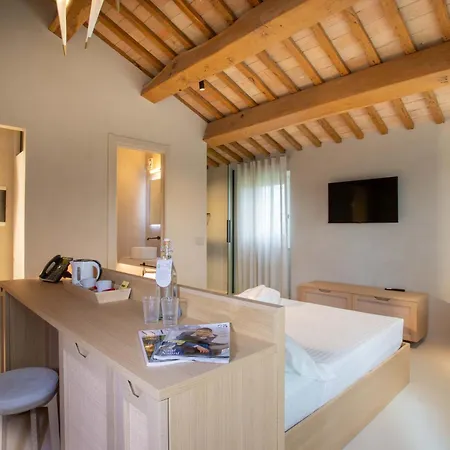 Relais La Colombaia מלון *