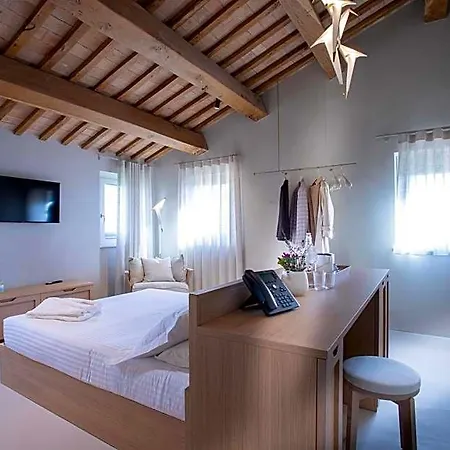 Отель Relais La Colombaia & Wellness *